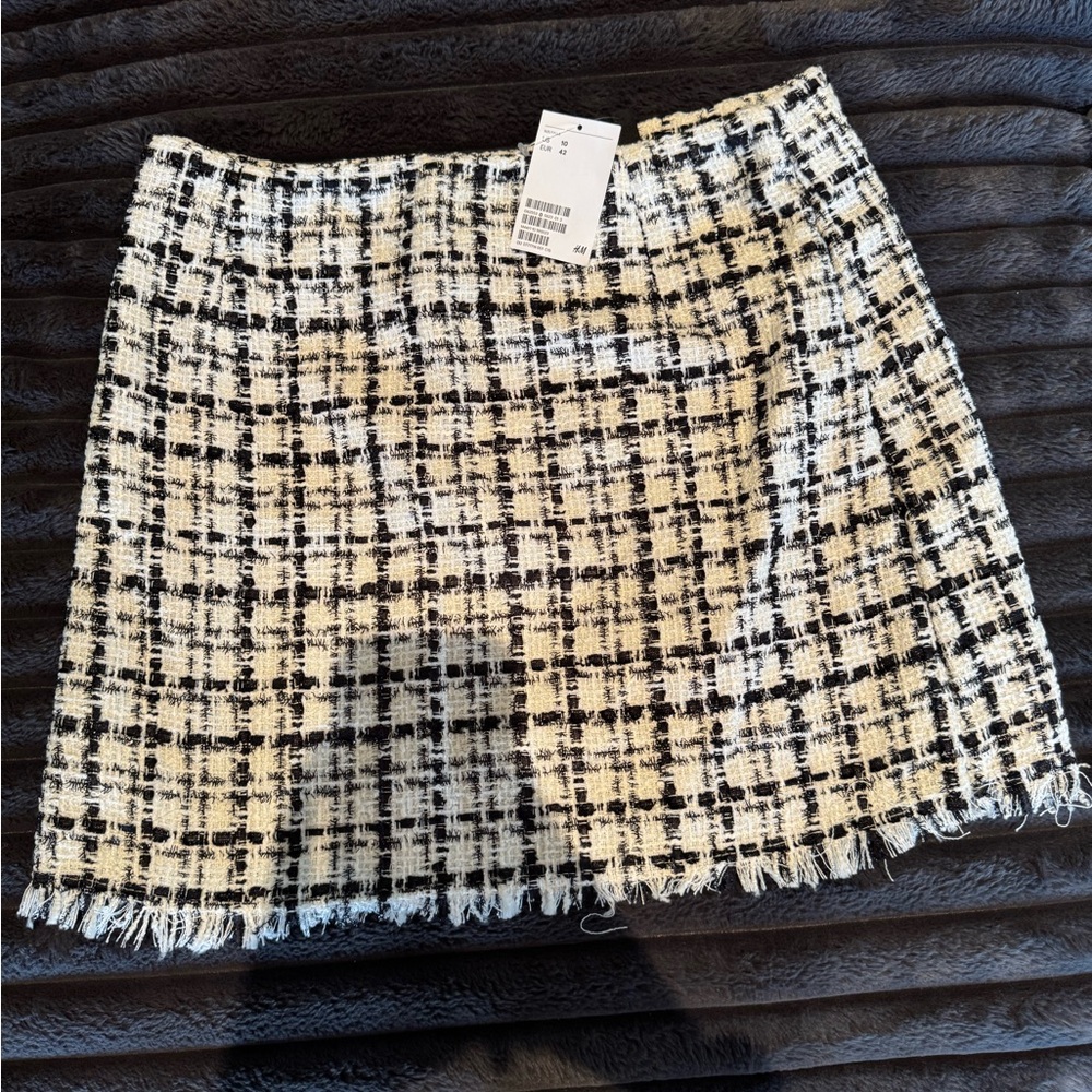 Chic Tweed Mini Skirt - Black and White